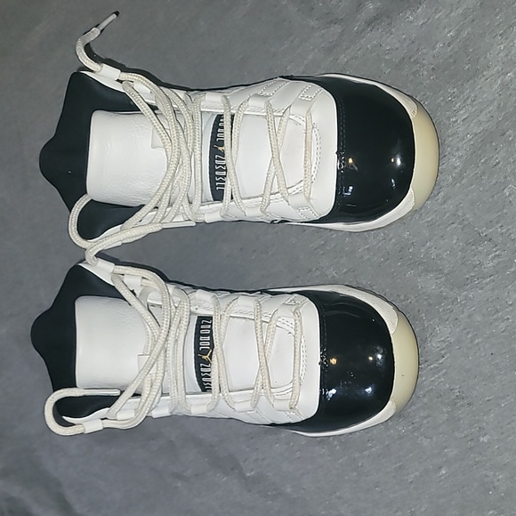 Nike Air Jordan 11s - Picture 7 of 9
